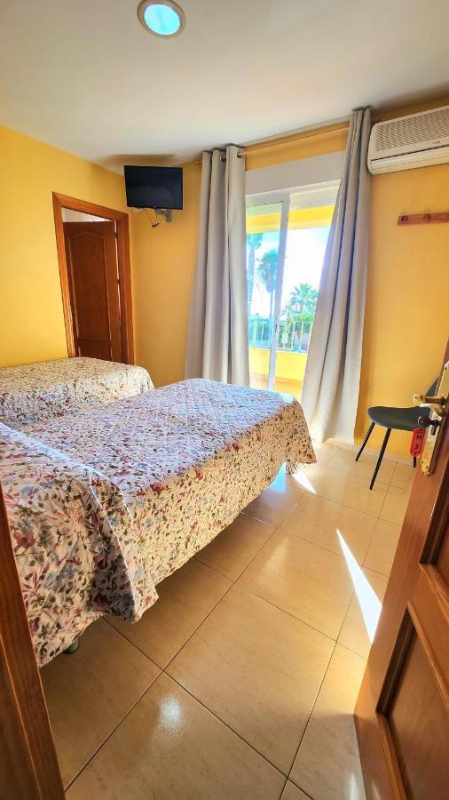 Hostal La Estacion Benajarafe Kültér fotó