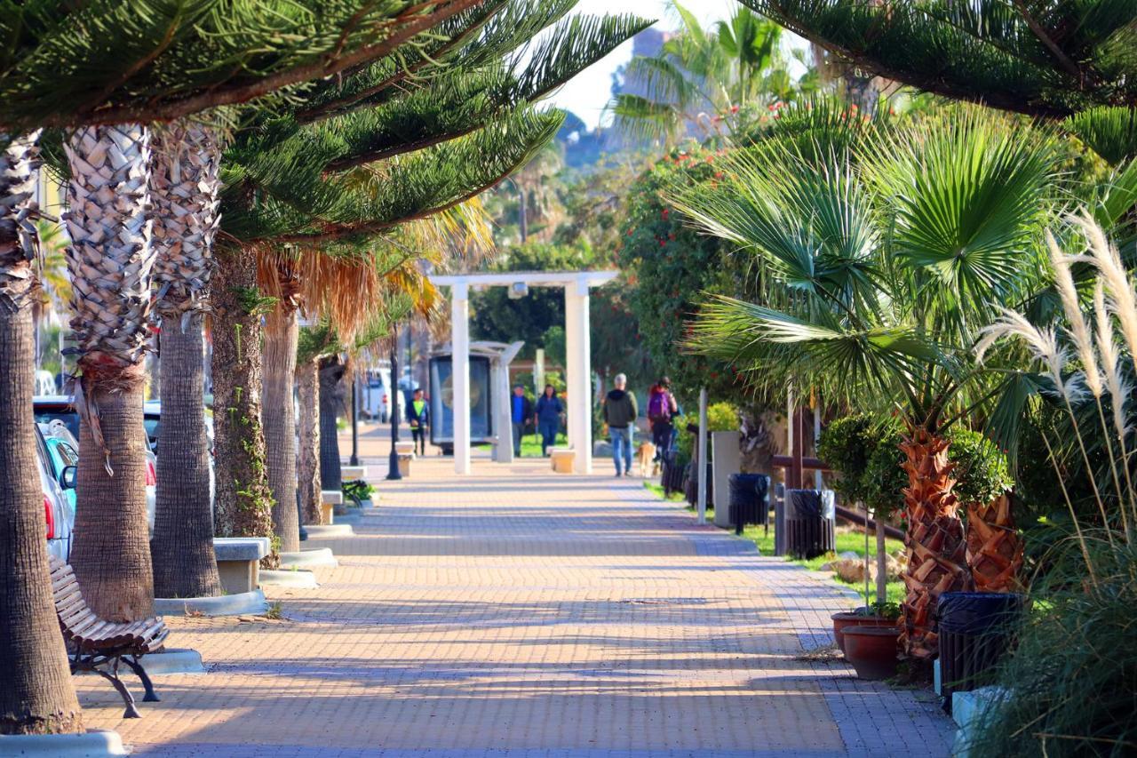 Hostal La Estacion Benajarafe Kültér fotó