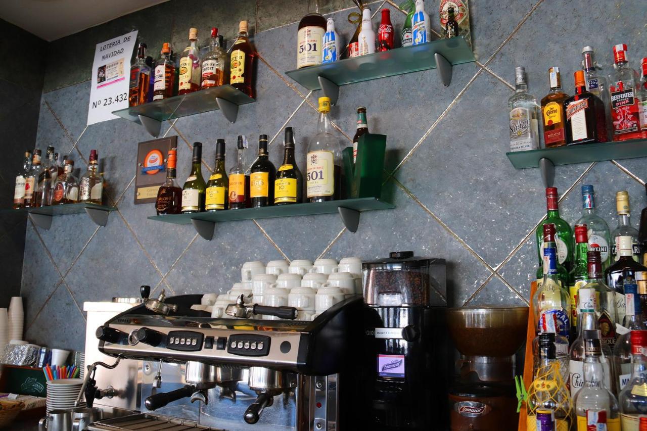 Hostal La Estacion Benajarafe Kültér fotó